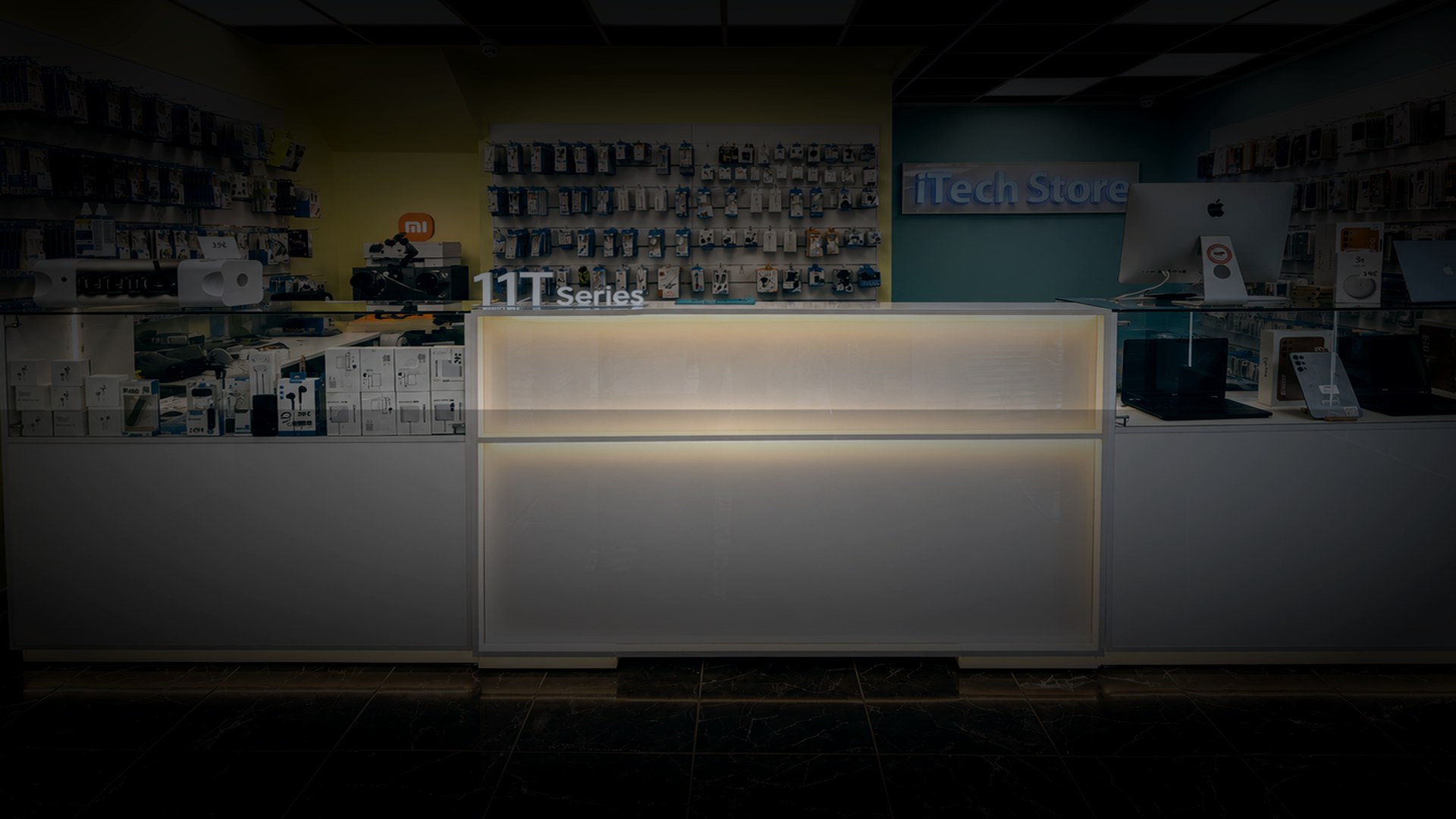 Intérieur de la boutique iTech Store à Lyon 7e